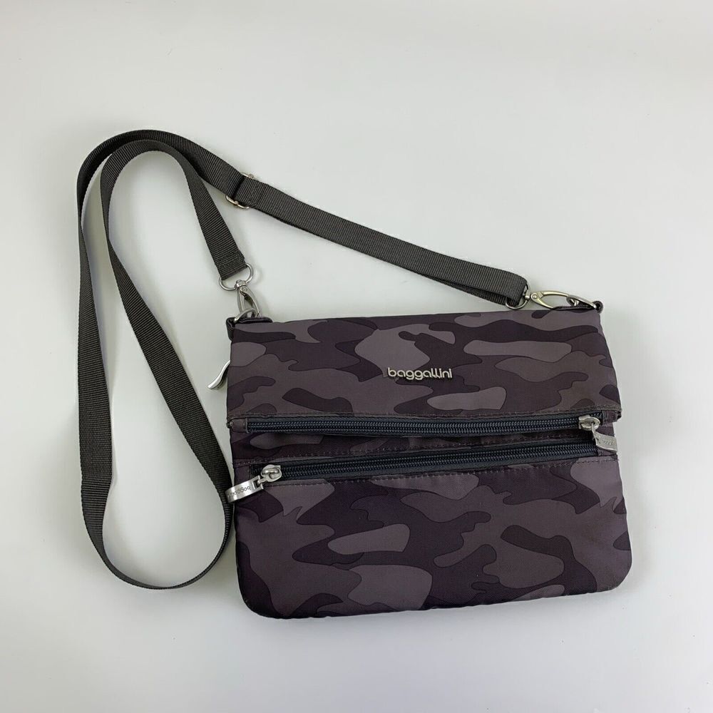 BOGO Baggallini Flip Zip Crossbody Purse Gray Camo Adjustable Travel Bag Zip